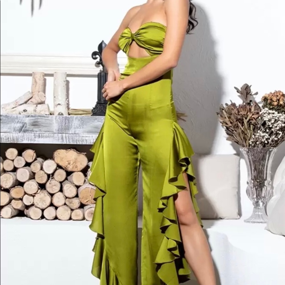 Jet setter Ruffle Hem Jumpsuit